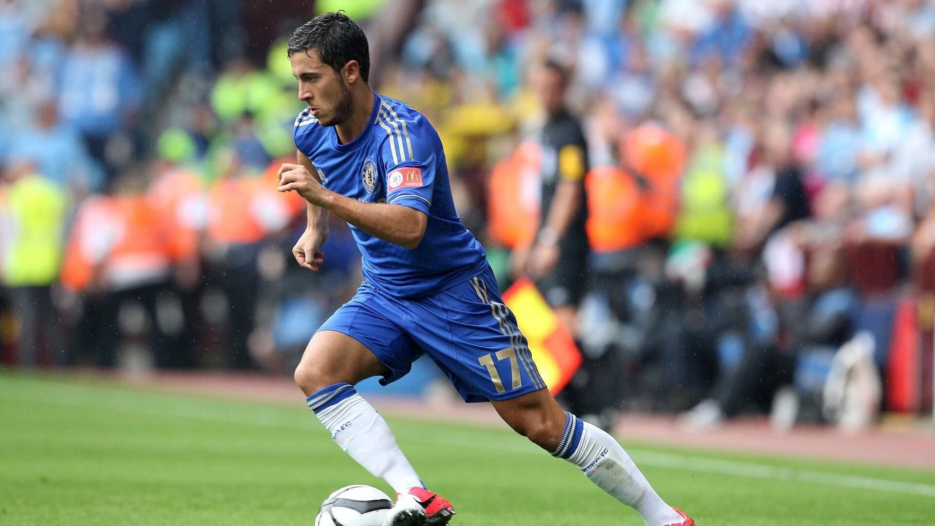 浓眉状态火热连续封盖成为湖人内线屏障，湖人浓眉打什么位置